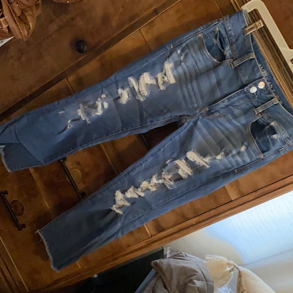American eagle distressed crop Jeans